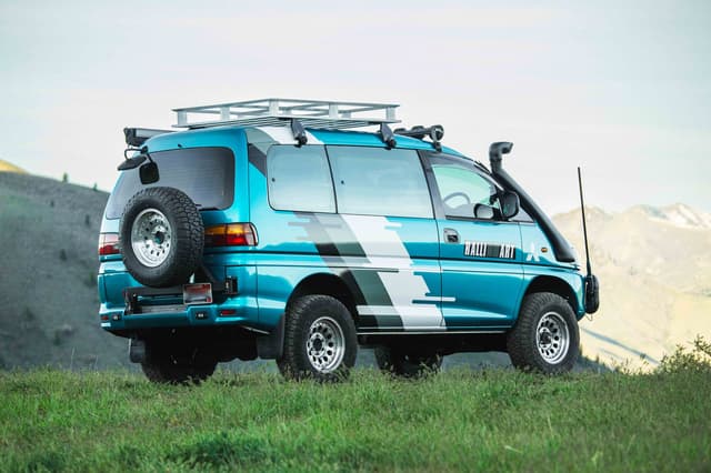 1997 Mitsubishi Delica JDM car for sale — photo 6 of 25