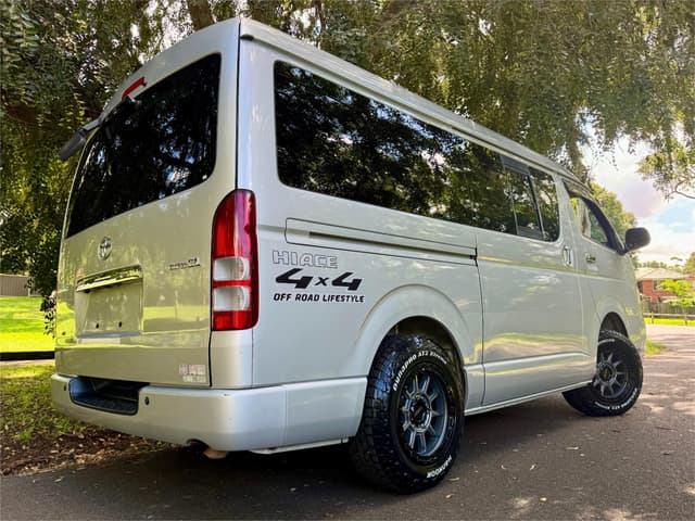 2007 Toyota HiAce JDM car for sale — photo 5 of 25