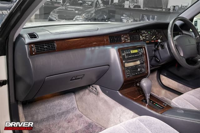 1997 Toyota Crown JDM car for sale — photo 14 of 25