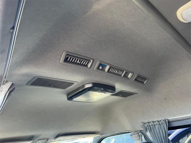 2005 Toyota HiAce JDM car for sale — photo 9 of 25