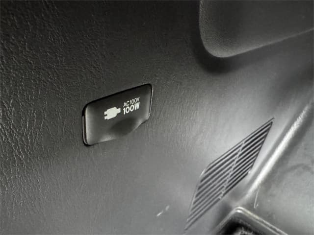 2010 Toyota HiAce JDM car for sale — photo 21 of 23