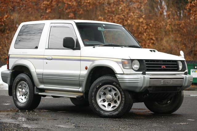 1996 Mitsubishi Pajero JDM car for sale — photo 8 of 25