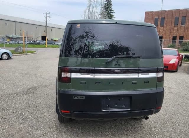 2007 Mitsubishi Delica JDM car for sale — photo 4 of 15