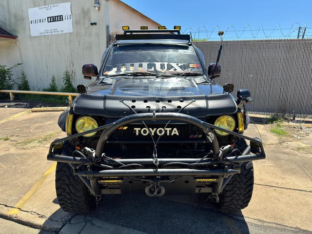 1996 Toyota Hilux JDM car for sale — photo 2 of 17