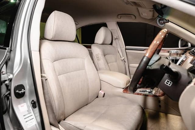2006 Toyota Majesta JDM car for sale — photo 13 of 18