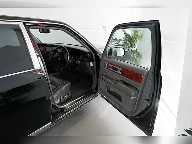 1999 Toyota Century JDM car for sale — photo 23 of 25