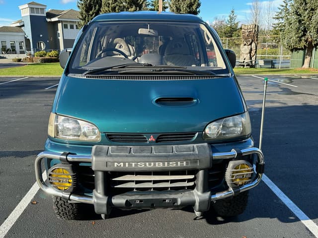 1995 Mitsubishi Delica JDM car for sale — photo 4 of 10