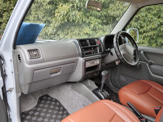 2001 Suzuki Jimny JDM car for sale — photo 23 of 25