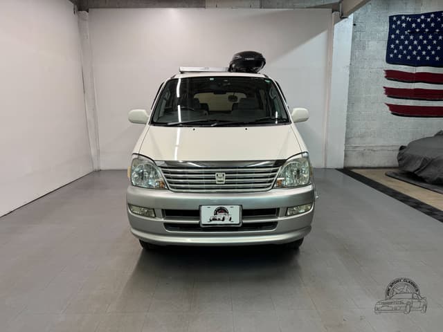 1999 Toyota Regius JDM car for sale — photo 5 of 25