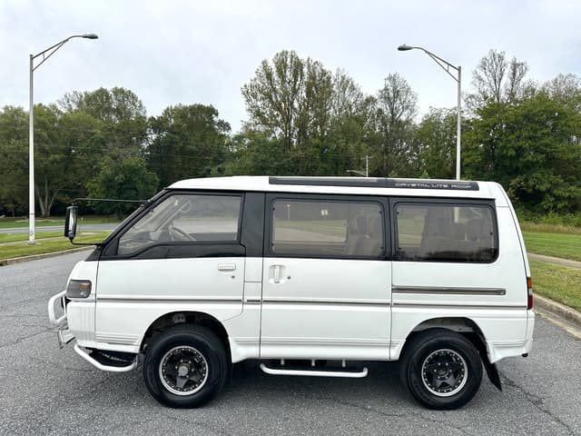 1991 Mitsubishi Delica JDM car for sale — photo 4 of 20