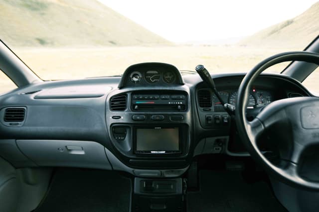 2000 Mitsubishi Delica JDM car for sale — photo 13 of 25