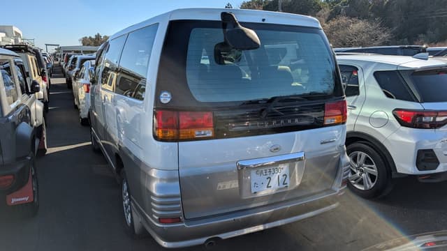 2001 Nissan Elgrand JDM car for sale — photo 4 of 8