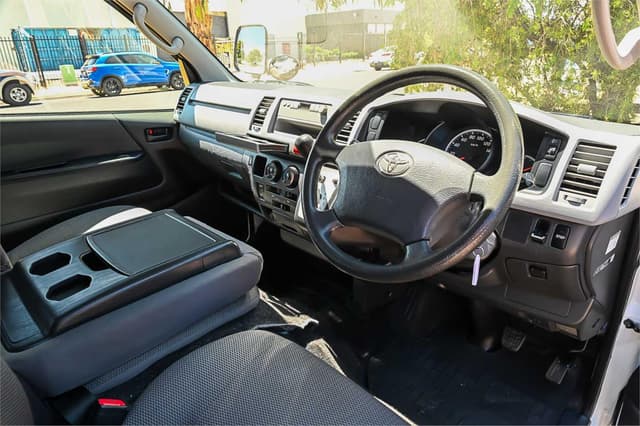 2011 Toyota HiAce JDM car for sale — photo 19 of 22