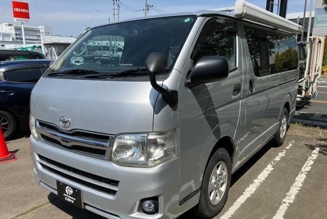 2011 Toyota HiAce JDM car for sale — photo 4 of 19