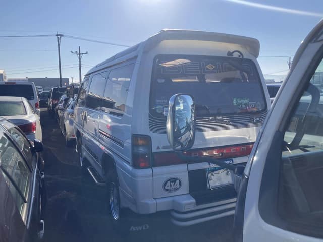 1991 Mitsubishi Delica JDM car for sale — photo 3 of 10