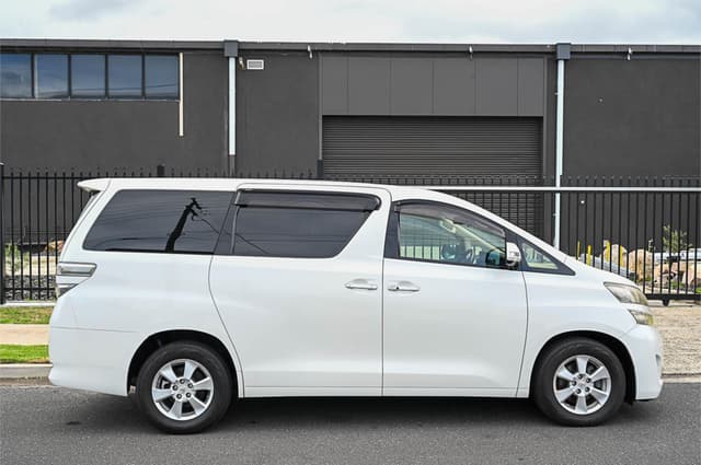 2009 Toyota Alphard JDM car for sale — photo 16 of 25