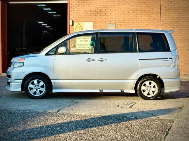 2003 Toyota Voxy JDM car for sale — photo 5 of 25