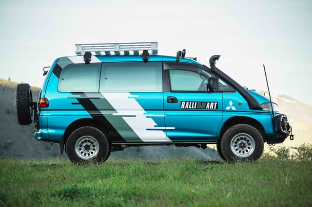 1997 Mitsubishi Delica JDM car for sale — photo 7 of 25