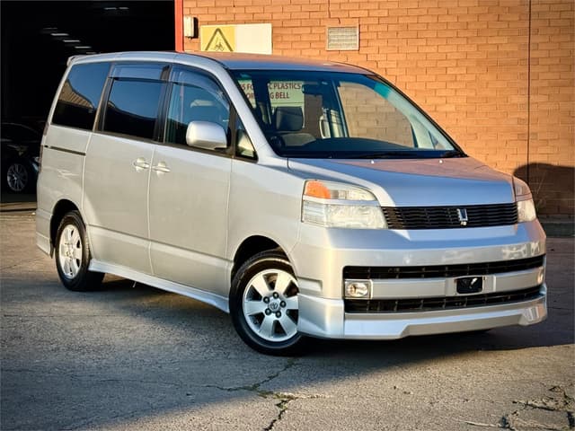 2003 Toyota Voxy JDM car for sale — photo 2 of 25