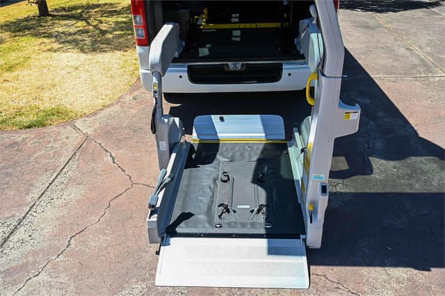 2011 Toyota HiAce JDM car for sale — photo 4 of 22