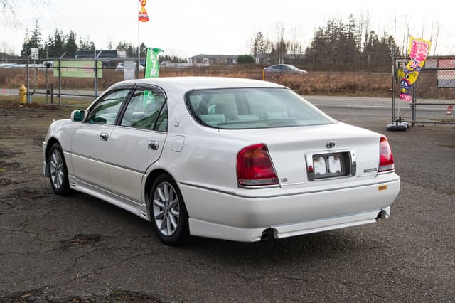 2001 Toyota Majesta JDM car for sale — photo 4 of 15