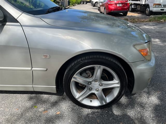 1998 Toyota Altezza JDM car for sale — photo 9 of 17