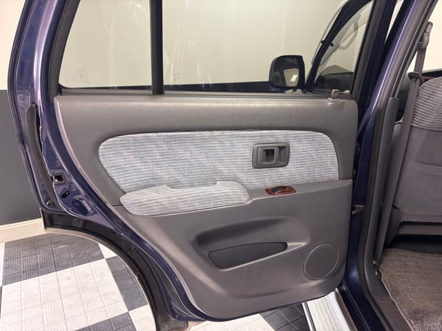 1996 Toyota Hilux Surf JDM car for sale — photo 18 of 25
