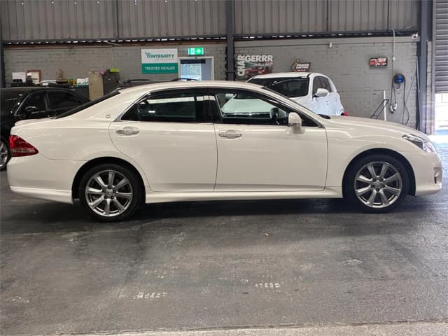2009 Toyota Crown JDM car for sale — photo 7 of 20