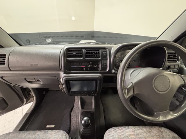 2000 Suzuki Jimny JDM car for sale — photo 13 of 25