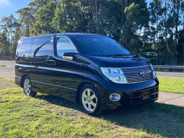 2007 Nissan Elgrand JDM car for sale — photo 4 of 16
