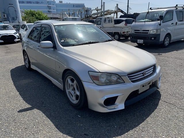1999 Toyota Altezza JDM car for sale — photo 2 of 12