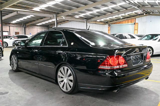 2007 Toyota Crown JDM car for sale — photo 8 of 25