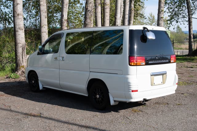 2000 Nissan Elgrand JDM car for sale — photo 4 of 15