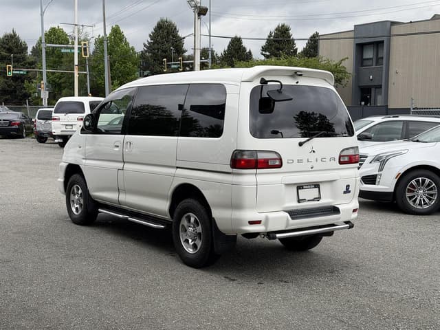 2005 Mitsubishi Delica JDM car for sale — photo 5 of 19