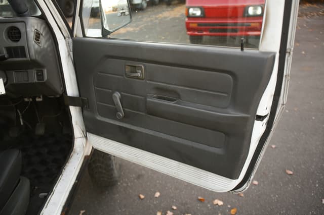 1998 Suzuki Jimny JDM car for sale — photo 6 of 25