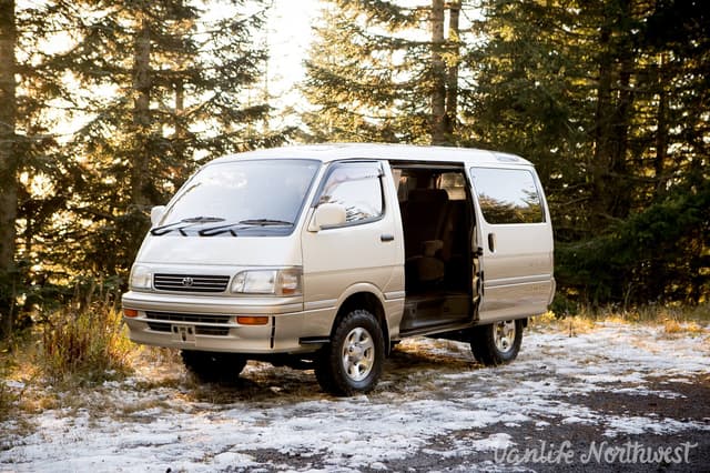 1995 Toyota HiAce JDM car for sale — photo 9 of 25