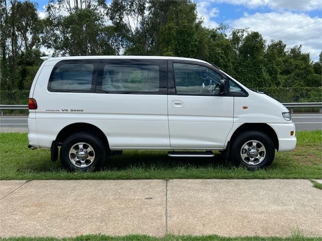 2001 Mitsubishi Delica JDM car for sale — photo 5 of 17