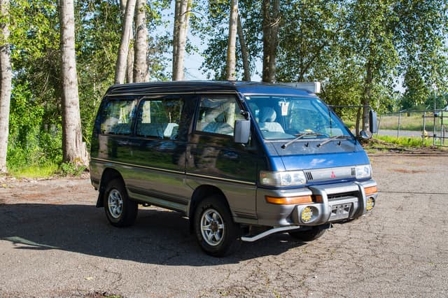 1999 Mitsubishi Delica JDM car for sale — photo 3 of 15