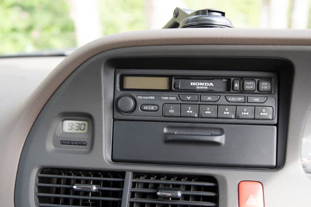 2000 Honda Odyssey JDM car for sale — photo 14 of 15