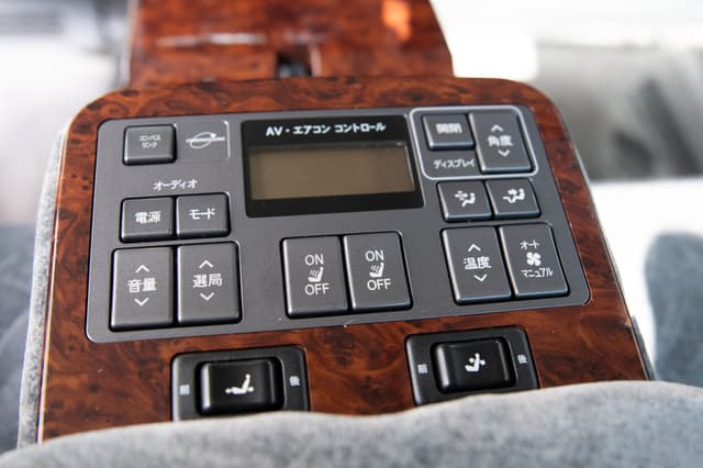 2001 Nissan President JDM car for sale — photo 14 of 15