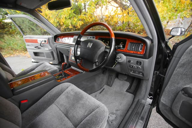 Toyota Century JDM car for sale — photo 6 of 25
