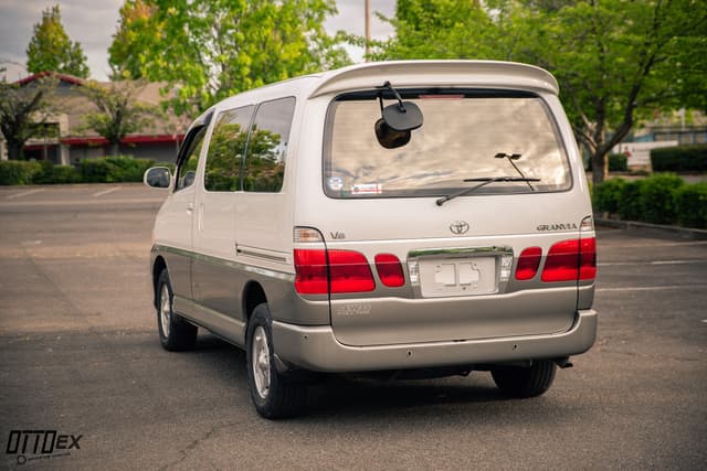2001 Toyota Granvia JDM car for sale — photo 8 of 25