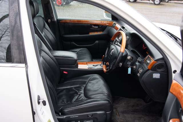 2001 Toyota Celsior JDM car for sale — photo 14 of 15