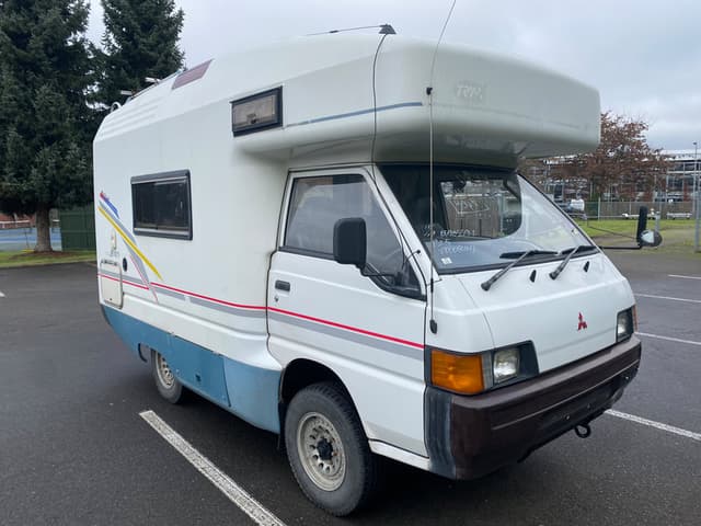 1995 Mitsubishi Delica JDM car for sale — photo 2 of 22