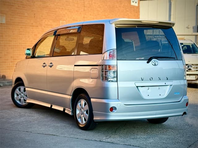 2003 Toyota Voxy JDM car for sale — photo 8 of 25