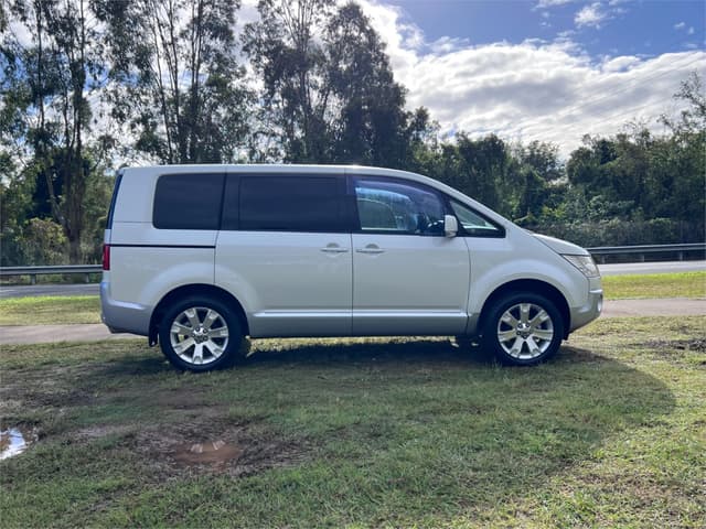 2007 Mitsubishi Delica JDM car for sale — photo 5 of 16