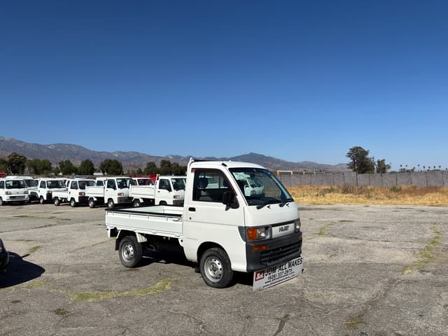 1998 Daihatsu Hijet JDM car for sale — photo 2 of 25