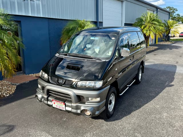 2000 Mitsubishi Delica JDM car for sale — photo 2 of 19