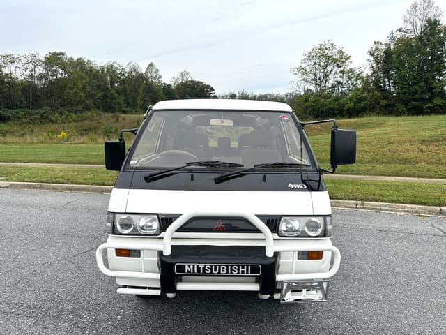 1991 Mitsubishi Delica JDM car for sale — photo 10 of 20