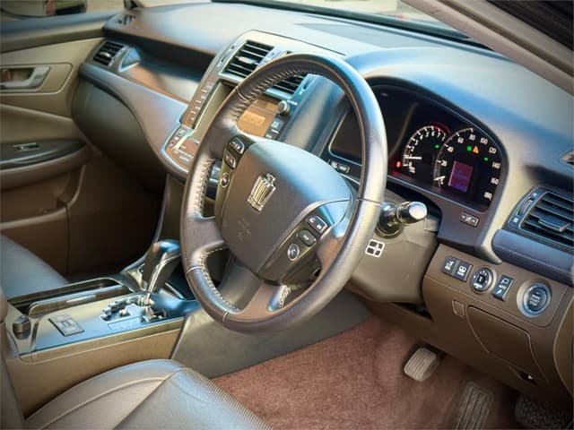 2008 Toyota Crown JDM car for sale — photo 12 of 25